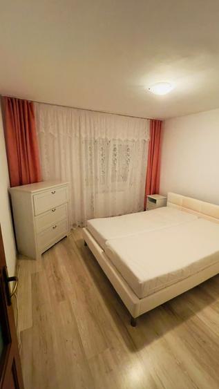 Apartament cu 3 camere decomandat în Soarelui