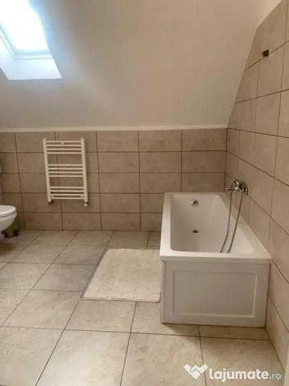 Casă cu 5 camere cu Teren 277 Mp în Malu Mare