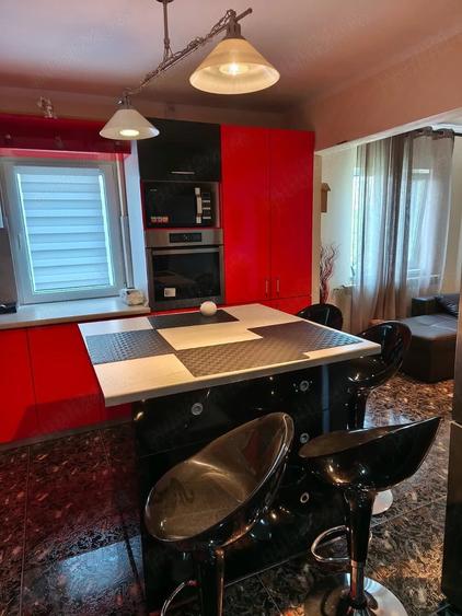 Apartament cu 4 camere decomandat în Central