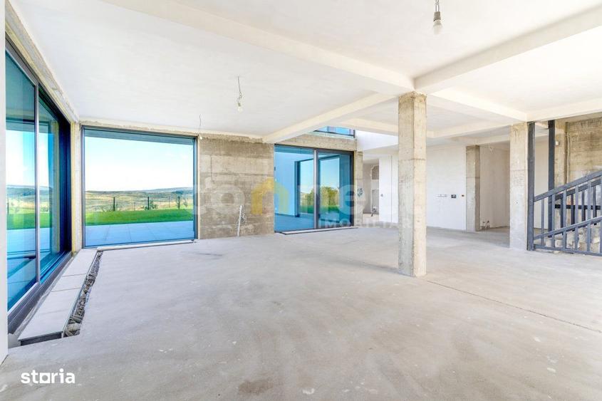 Casă cu 5 camere decomandat cu Teren 1900 Mp în Borhanci