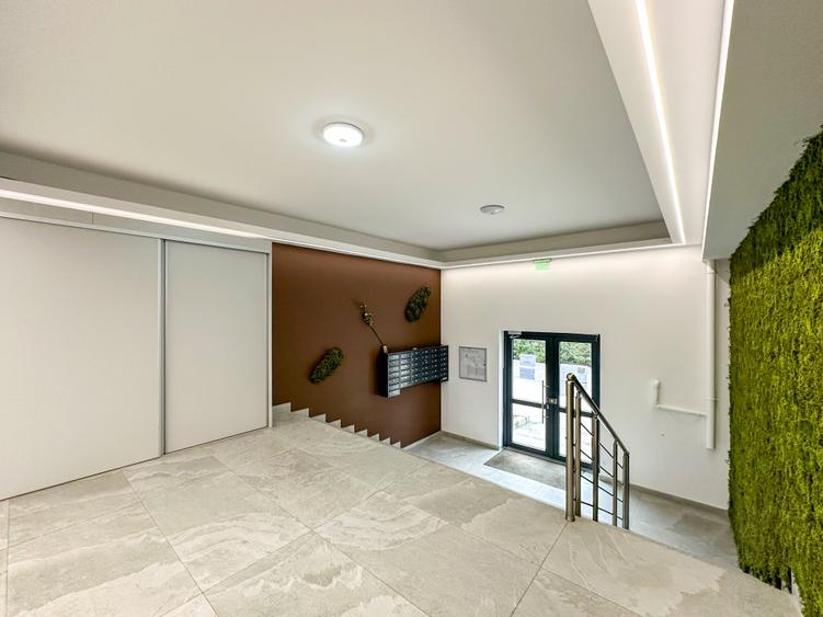 Apartament cu 3 camere semidecomandat în Tunari