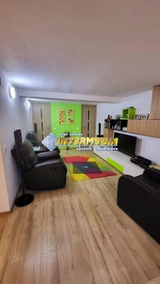 Apartament cu 3 camere decomandat, mobilat în Cetate