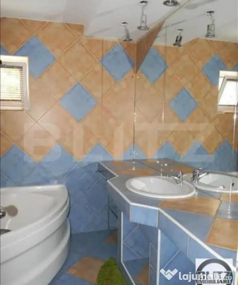 Apartament cu 3 camere semidecomandat în Plopilor
