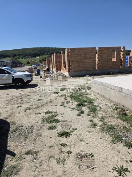 Casă individuală cu 4 camere cu Canalizare în Livezeni