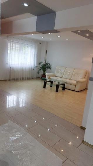 Apartament cu 3 camere decomandat în Lazaret
