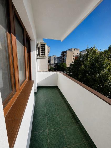 Apartament 3 camere decomandat zona 300