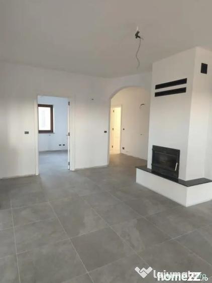 Casă cu 7 camere cu Teren 2500 Mp în Marginea