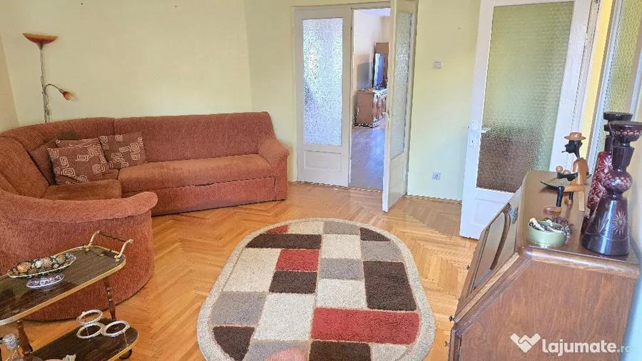 Apartament cu 4 camere decomandat în Decebal