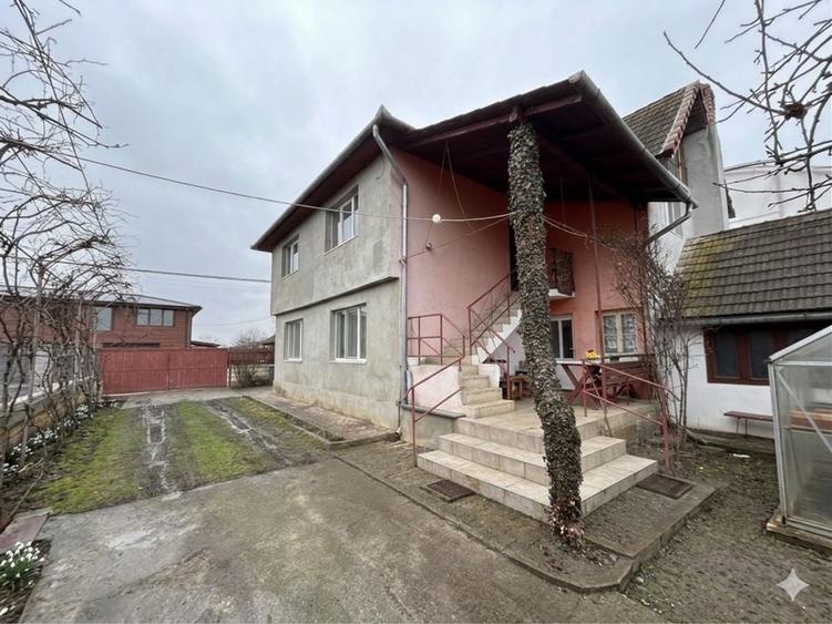 Casă cu 4 camere în Mihai Viteazu