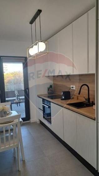 Apartament cu 2 camere decomandat în P-ta Presei Libere