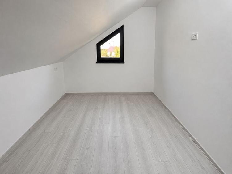 Casă cu 4 camere cu Teren 540 Mp în Odaia Manolache
