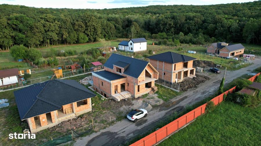 Casă cu 3 camere cu Teren 566 Mp în Corunca