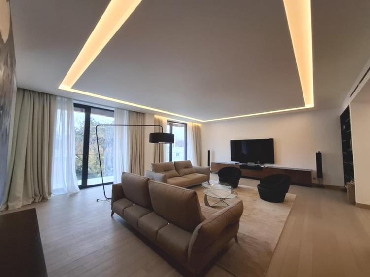 Apartament cu 5 camere decomandat, mobilat în Kiseleff