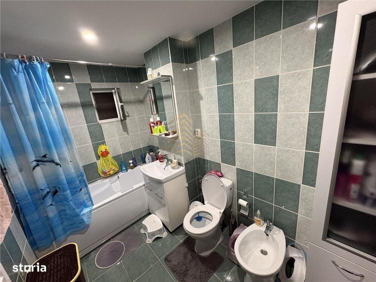 Apartament cu 3 camere decomandat în Sud