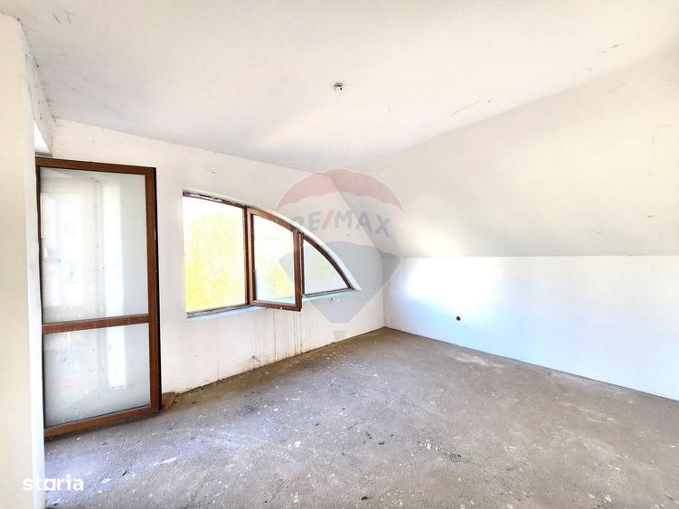 Casă cu 4 camere cu Teren 450 Mp în Aviației