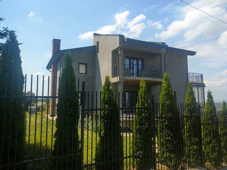 Duplex cu 5 camere cu Teren 1560 Mp în Bucium