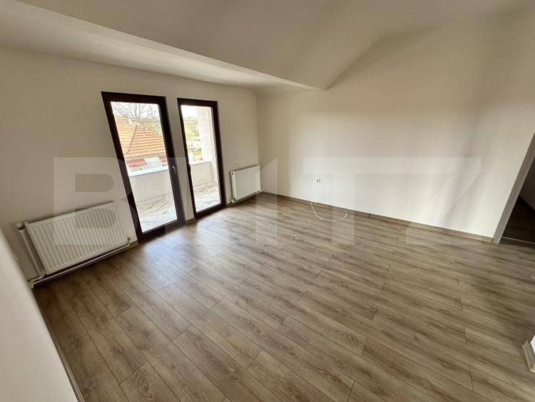 Casă individuală cu 7 camere cu Canalizare în Simeria