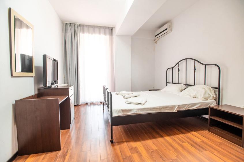 Apartament cu 3 camere decomandat, mobilat în Mamaia