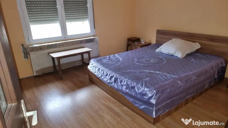 Casă cu 12 camere cu Teren 1300 Mp în Brestei