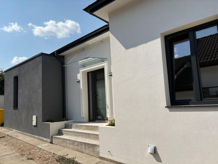 Casă cu 4 camere în Podari
