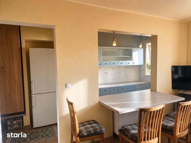 Apartament cu 3 camere semidecomandat în Săsar