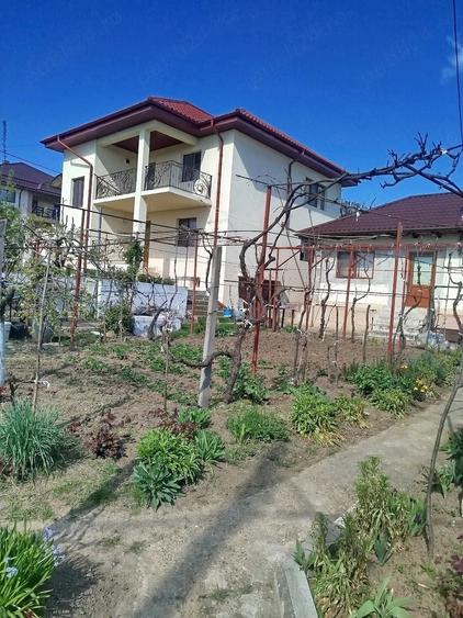 Casă cu 6 camere cu Teren 530 Mp în Central