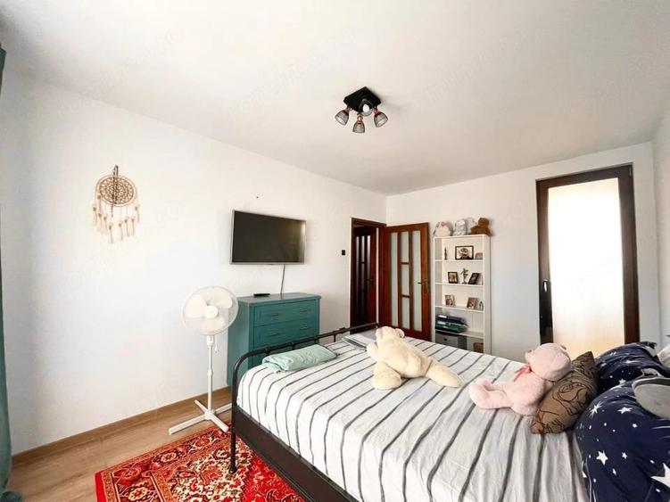 Apartament cu 4 camere decomandat în Central