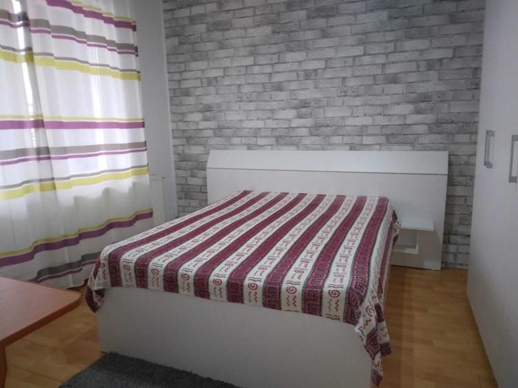 Apartament cu 3 camere decomandat în Exterior Vest
