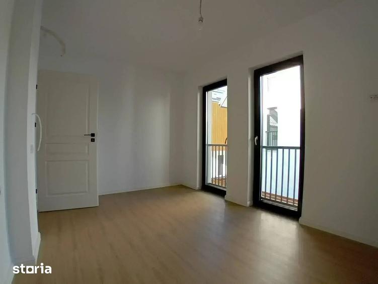 Casă cu 5 camere cu Teren 175 Mp în Străulești