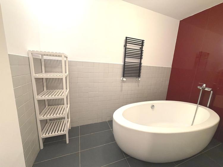 Apartament cu 2 camere semidecomandat, mobilat în Sisești