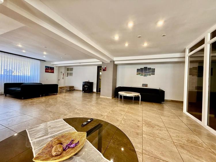 Duplex cu 18 camere cu Garaj în Central