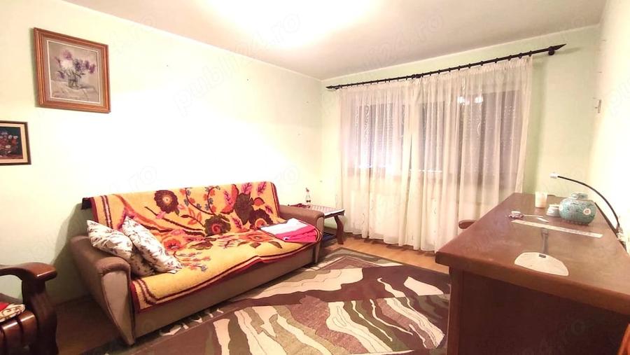 Apartament cu 4 camere decomandat în Micro 21