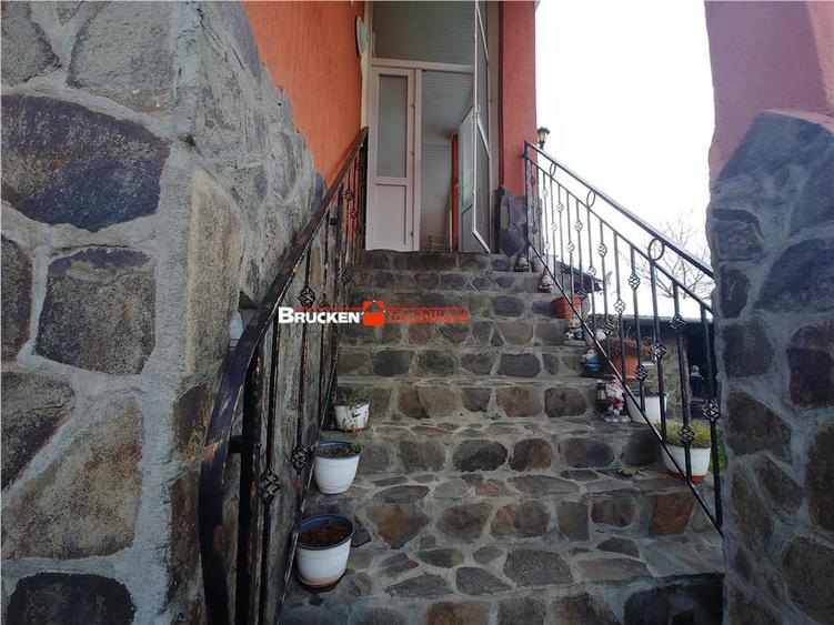 Casă cu 3 camere cu Teren 800 Mp în Central