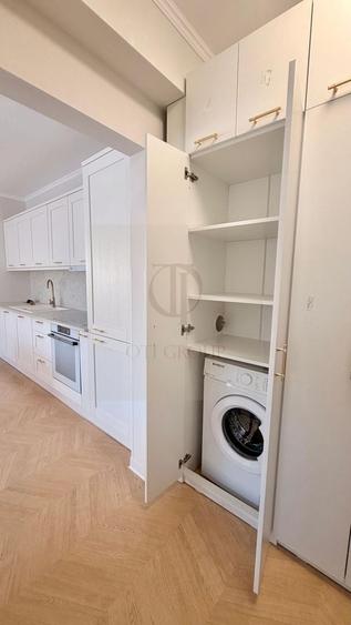 Apartament cu 3 camere semidecomandat în Florești