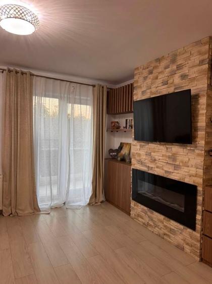 Apartament cu 3 camere semidecomandat, mobilat în Tineretului