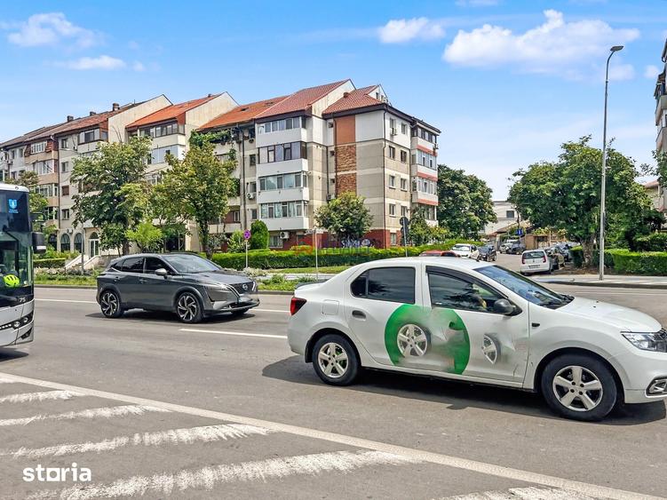 Apartament cu 3 camere decomandat în Delfinariu