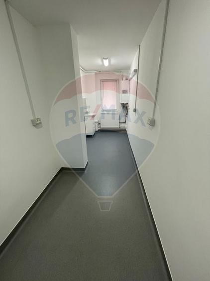 Spațiu comercial, de 43.720001220703 mp, în Central