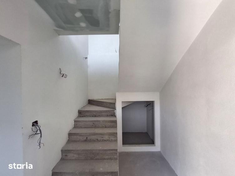 Casă cu 5 camere cu Teren 259 Mp în Brestei