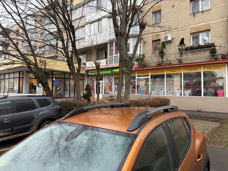 Spațiu comercial, de 172 mp, în Tractorul