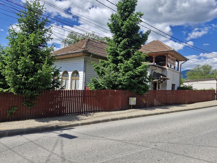 Casă cu 4 camere în Coman