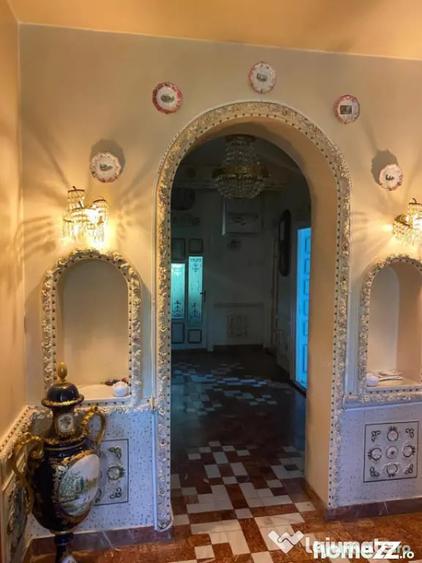 Casă cu 10 camere cu Teren 626 Mp în Central