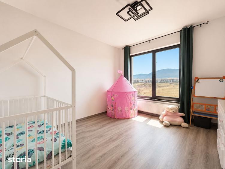 Casă cu 4 camere cu Teren 250 Mp în IAR