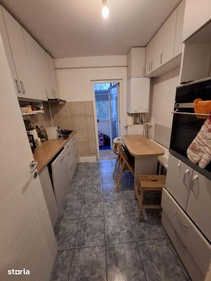Apartament cu 3 camere decomandat, mobilat în Galata