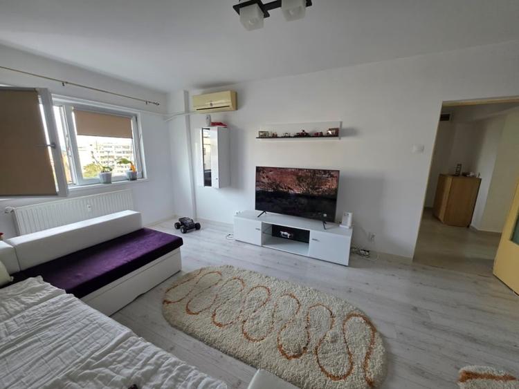 Apartament cu 3 camere decomandat, mobilat în Republicii