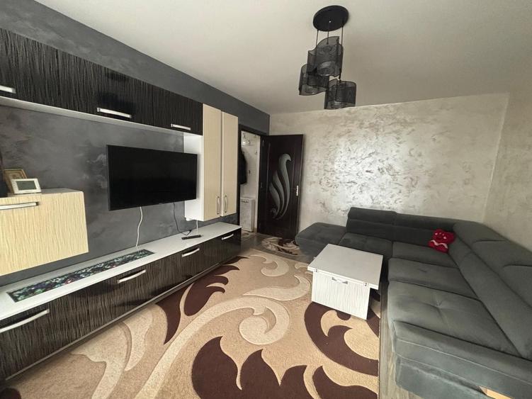 Apartament cu 2 camere semidecomandat, mobilat în George Enescu