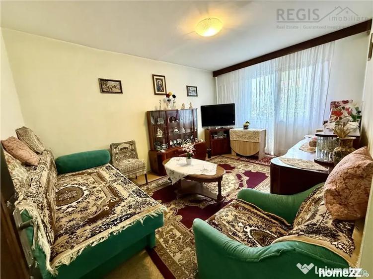 Apartament cu 3 camere semidecomandat în Astra