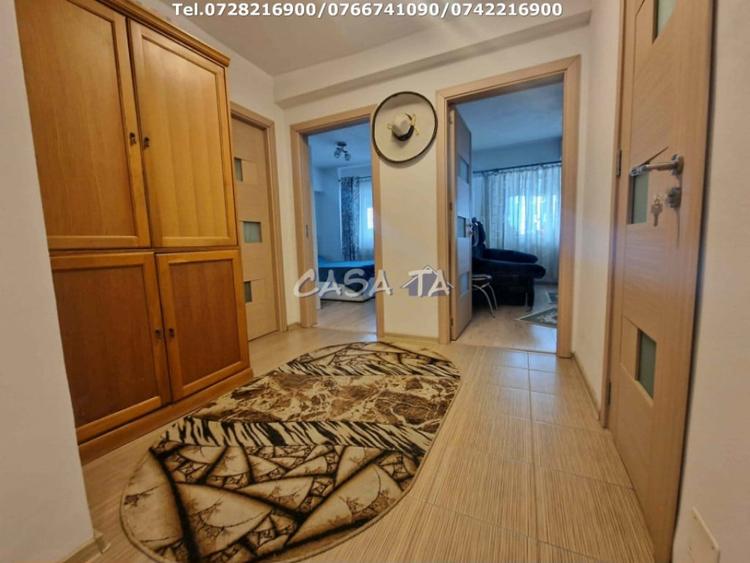 Apartament cu 4 camere decomandat în Central