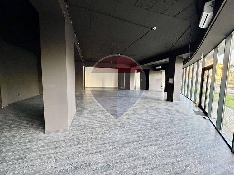 Spațiu comercial, de 270 mp, în Nord