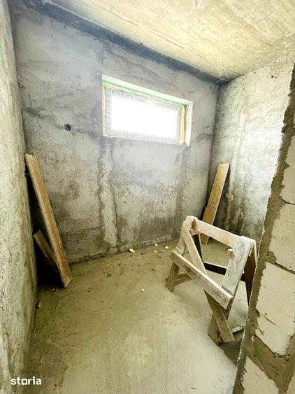 Casă cu 8 camere cu Teren 480 Mp în Tokai