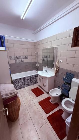Apartament cu 3 camere decomandat, mobilat în Apărătorii Patriei